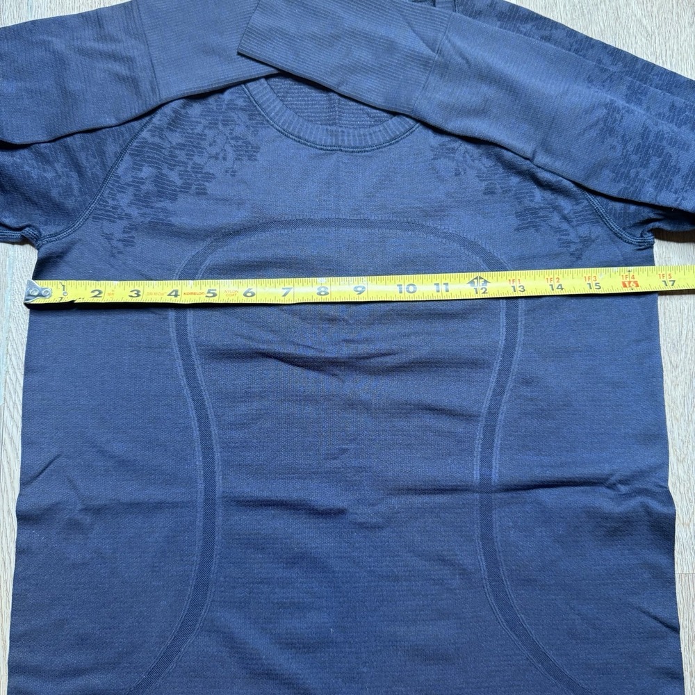 Lululemon Swiftly Tech LS Crew Size 10 Fleur De Lis Shoulder Black Mesh Athletic - Picture 7 of 7